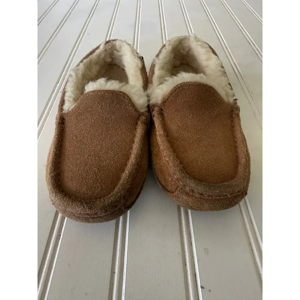 UGG Kids' Ascot Slipper brown shearling slippers size 13 little kids